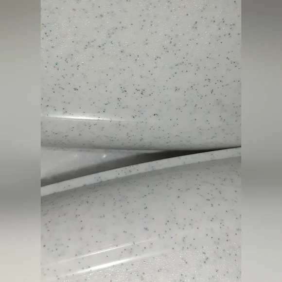 Tupperware Set of Square White Plates - Picture 4 of 12